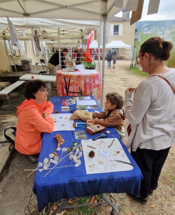 Ces 2 associations sont, avec Roch'nature, partenaires pour le projet "Tiss'âges" ; projet sur 2 ans à Champagne au Mont d'Or...